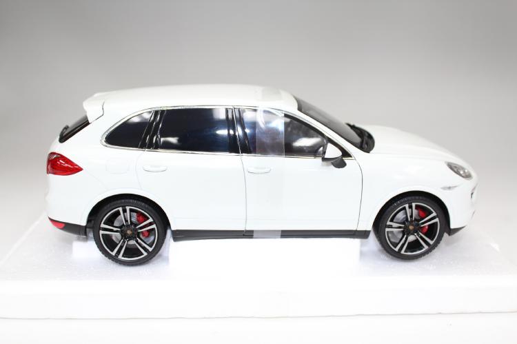 ギャラリービューアに画像をロードする, ポルシェ特注 Porsche カイエンターボ S 2012 ホワイト /Minichampsミニチャンプス 1/18 ミニカー
