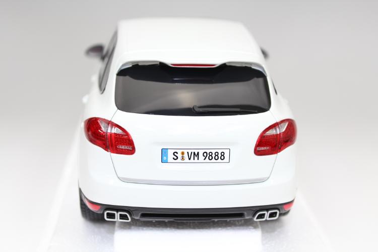 ギャラリービューアに画像をロードする, ポルシェ特注 Porsche カイエンターボ S 2012 ホワイト /Minichampsミニチャンプス 1/18 ミニカー