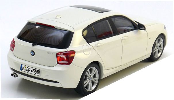ギャラリービューアに画像をロードする, BMW特注 1シリーズ F20 5door 2012 ホワイト白 /Paragon Modelsディーラーバージョン 1/18 ダイキャストミニカー