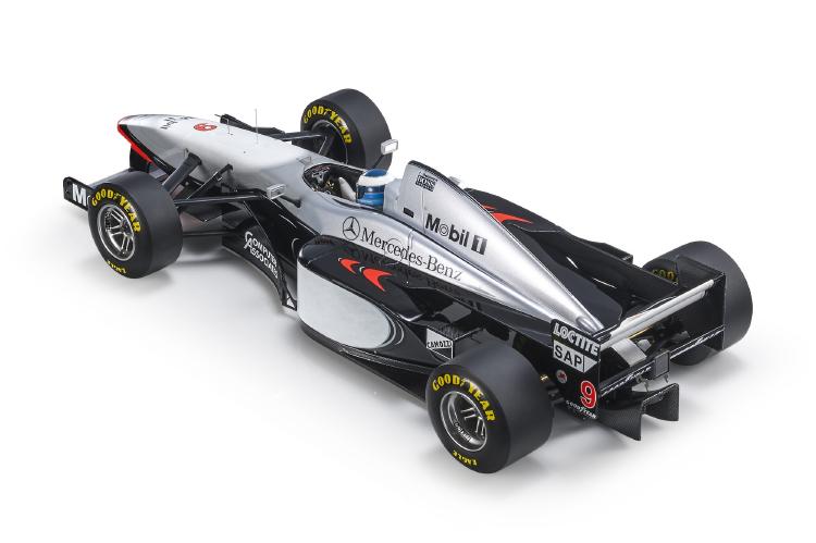 ギャラリービューアに画像をロードする, McLAREN F1 MP4/12 N9 優勝 ヨーロッパGP 1997 M.ハッキネン ドライバーフィギュア付 シルバー ブラック/ GP Replicas 1/18 ミニカー