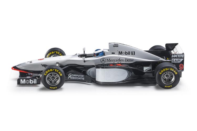 ギャラリービューアに画像をロードする, McLAREN F1 MP4/12 N9 優勝 ヨーロッパGP 1997 M.ハッキネン ドライバーフィギュア付 シルバー ブラック/ GP Replicas 1/18 ミニカー