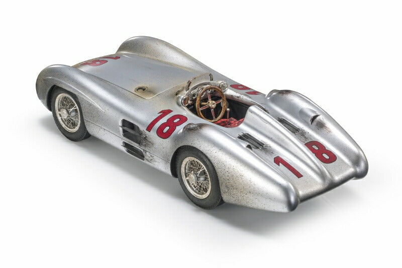 ギャラリービューアに画像をロードする, Mercedes-Benz W196R Streamliner 1954年 F1 フランスGP 優勝 #18 JM ファンジオ ダーティバージョン ディスプレイケース付き/ GP Replicas 1/18 ミニカー