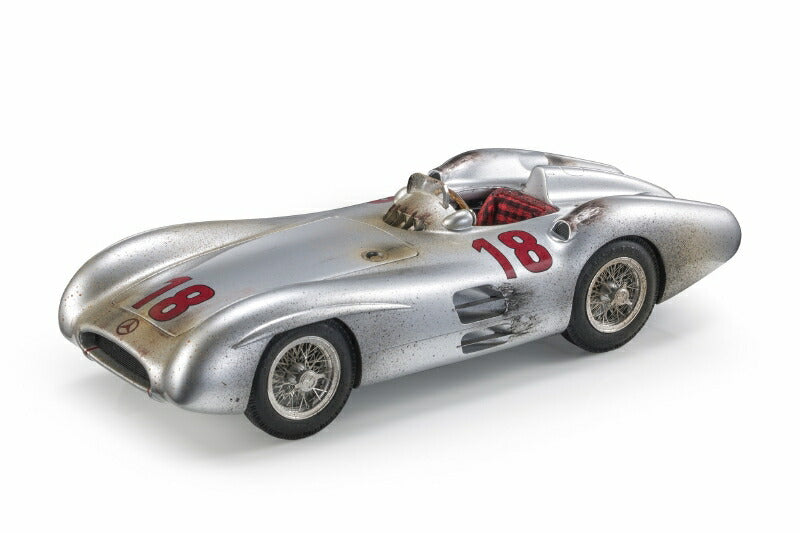 ギャラリービューアに画像をロードする, Mercedes-Benz W196R Streamliner 1954年 F1 フランスGP 優勝 #18 JM ファンジオ ダーティバージョン ディスプレイケース付き/ GP Replicas 1/18 ミニカー