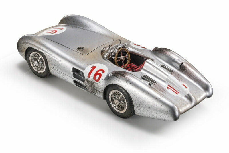 ギャラリービューアに画像をロードする, MERCEDES BENZ F1 W196R N16 優勝 イタリアGP 1954 汚し塗装 ケース付 シルバー/ GP Replicas 1/18 ミニカー