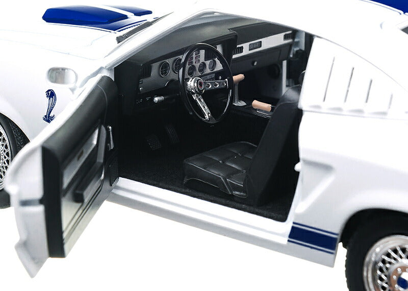 ギャラリービューアに画像をロードする, 【予約】12月以降発売予定 Jill Munroe's 1976 Ford Mustang Cobra II in White with Blue Racing Stripes 映画チャーリーズ・エンジェル /Greenlight 1/18 ミニカー