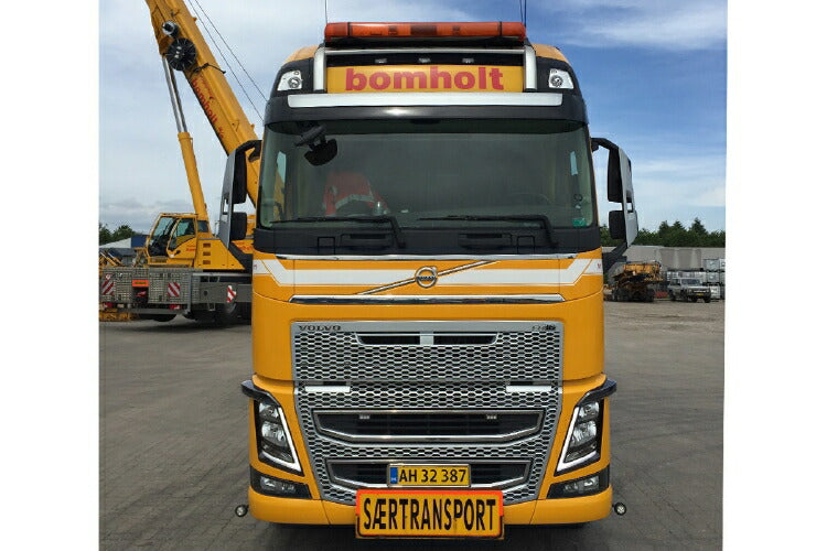 ギャラリービューアに画像をロードする, 【予約】1-3月以降発売予定Bomholt Volvo FH04 Globetrotter XL 8x4 with Nooteboom MCO-PX 6 axle トレーラー /建設機械模型 工事車両 IMC 1/50 ミニカー