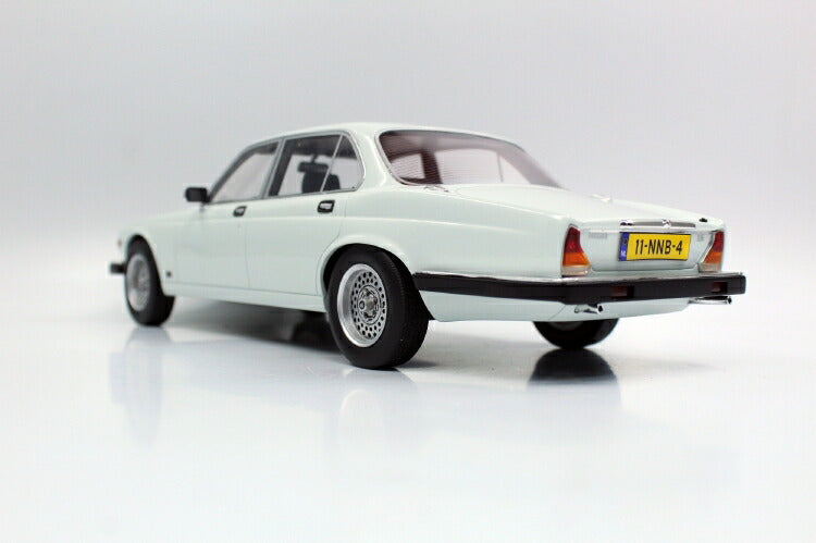 ギャラリービューアに画像をロードする, 【予約】8月以降発売予定JAGUARジャガー XJ6 1982 white /LS Collectibles 1/18 ミニカー