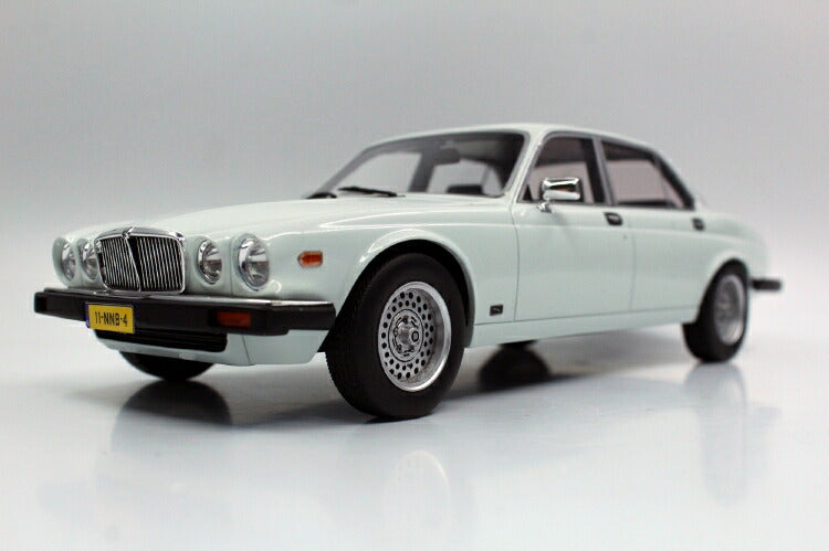 ギャラリービューアに画像をロードする, 【予約】8月以降発売予定JAGUARジャガー XJ6 1982 white /LS Collectibles 1/18 ミニカー