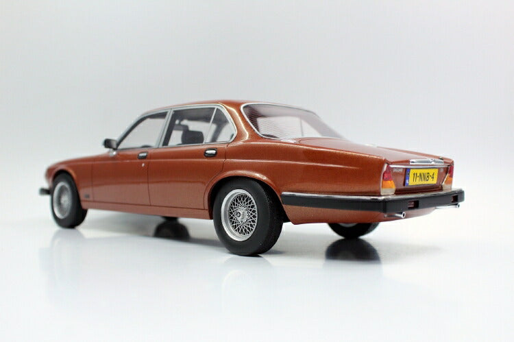 ギャラリービューアに画像をロードする, 【予約】8月以降発売予定JAGUARジャガー XJ6 1982 bronze /LS Collectibles 1/18 ミニカー