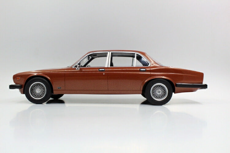 ギャラリービューアに画像をロードする, 【予約】8月以降発売予定JAGUARジャガー XJ6 1982 bronze /LS Collectibles 1/18 ミニカー