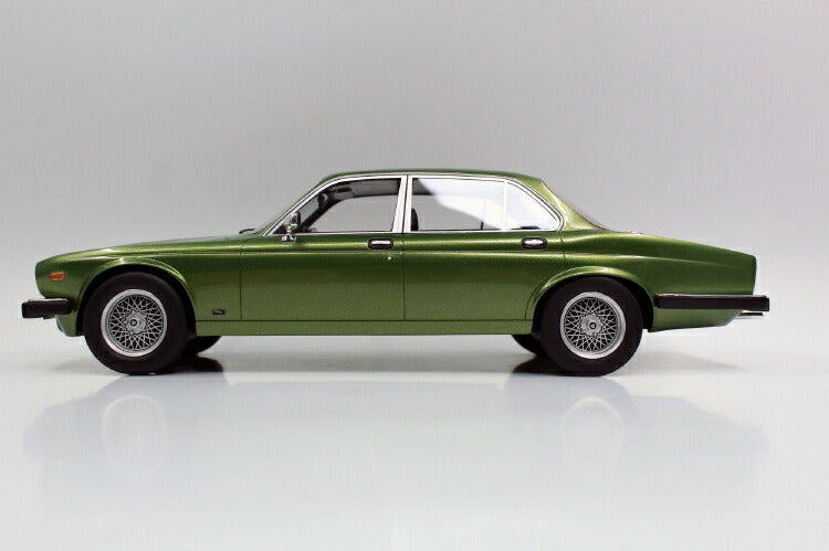 ギャラリービューアに画像をロードする, 【予約】8月以降発売予定JAGUARジャガー XJ6 1982 green /LS Collectibles 1/18 ミニカー