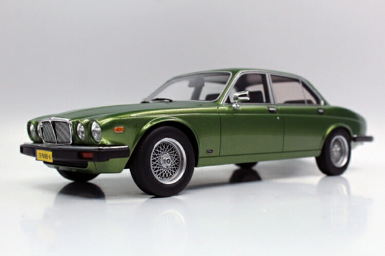 ギャラリービューアに画像をロードする, 【予約】8月以降発売予定JAGUARジャガー XJ6 1982 green /LS Collectibles 1/18 ミニカー