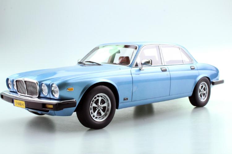 ギャラリービューアに画像をロードする, 【予約】12月以降発売予定Jaguar XJ6 1982 ブルー /LS COLLECTIBLES 1/18 レジンミニカー