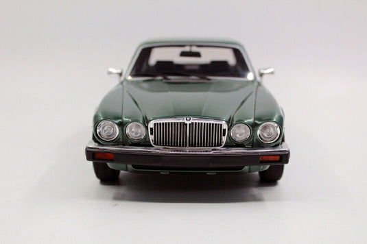 Jaguarジャガー XJ6 1982 Light metallic green /Ls Collectibles 1/18 ミニカー