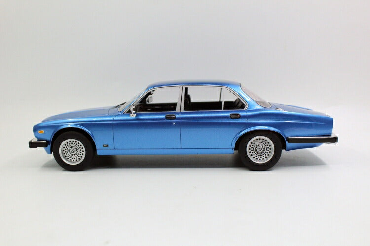 ギャラリービューアに画像をロードする, 【予約】12月以降発売予定Jaguarジャガー XJ6 1982 Light metallic blue /Ls Collectibles 1/18 ミニカー
