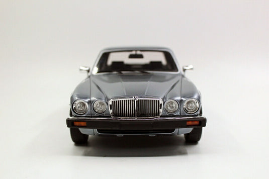 【予約】12月以降発売予定Jaguarジャガー XJ6 1982 Dark metallic grey /Ls Collectibles 1/18 ミニカー