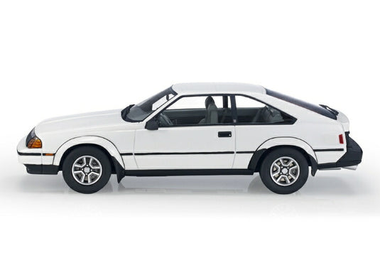Celicaセリカ GTS Liftback 1984-1985 Super White /Ls Collectibles 1/18 ミニカー