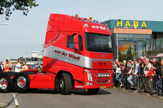【予約】4-6月以降発売予定Windt, van der Volvo Globetrotter 6x2 with Stas tipperトラック 建設機械模型 工事車両 TEKNO 1/50 ミニチュア