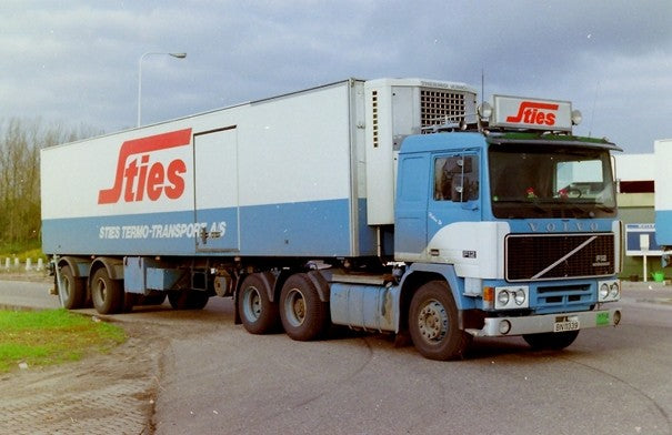 ギャラリービューアに画像をロードする, 【予約】4-6月以降発売予定Sties Volvo F12 with new 2 axle classic trailerトラック 建設機械模型 工事車両 TEKNO 1/50 ミニチュア