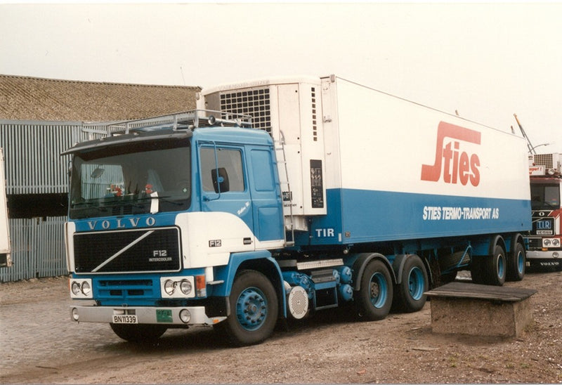 ギャラリービューアに画像をロードする, 【予約】4-6月以降発売予定Sties Volvo F12 with new 2 axle classic trailerトラック 建設機械模型 工事車両 TEKNO 1/50 ミニチュア