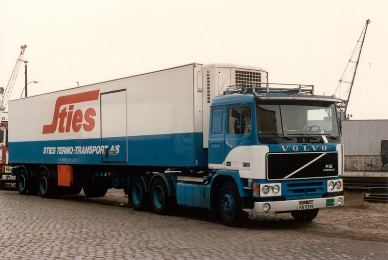 ギャラリービューアに画像をロードする, 【予約】4-6月以降発売予定Sties Volvo F12 with new 2 axle classic trailerトラック 建設機械模型 工事車両 TEKNO 1/50 ミニチュア