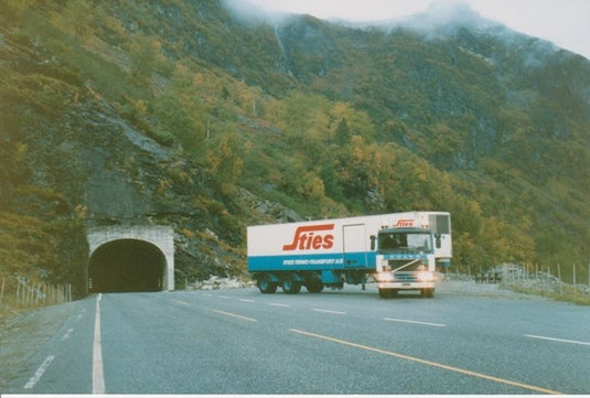 【予約】4-6月以降発売予定Sties Volvo F12 with new 2 axle classic trailerトラック 建設機械模型 工事車両 TEKNO 1/50 ミニチュア