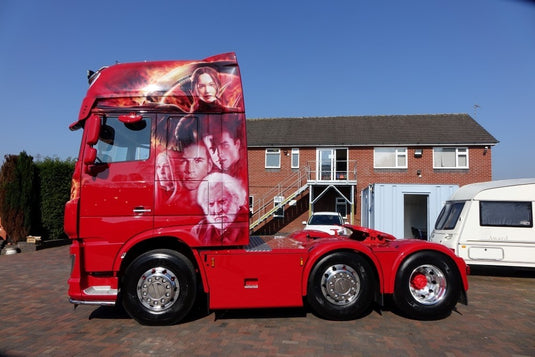 【予約】4-6月以降発売予定Proctor, Barry DAF XF Euro 6 6x2 Super Space Cab - The Hunger Gamesトラクタ 建設機械模型 工事車両 TEKNO 1/50 ミニチュア