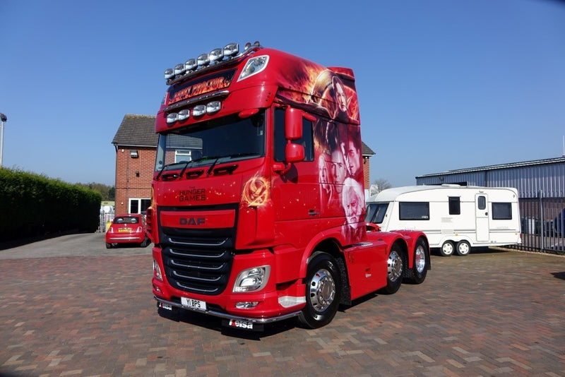 ギャラリービューアに画像をロードする, 【予約】4-6月以降発売予定Proctor, Barry DAF XF Euro 6 6x2 Super Space Cab - The Hunger Gamesトラクタ 建設機械模型 工事車両 TEKNO 1/50 ミニチュア