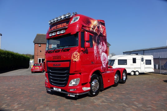 【予約】4-6月以降発売予定Proctor, Barry DAF XF Euro 6 6x2 Super Space Cab - The Hunger Gamesトラクタ 建設機械模型 工事車両 TEKNO 1/50 ミニチュア