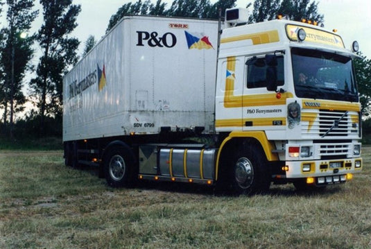 【予約】4-6月以降発売予定Ferrymasters Volvo F12 Globetrotter with リーファートレーラートラック 建設機械模型 工事車両 TEKNO 1/50 ミニチュア