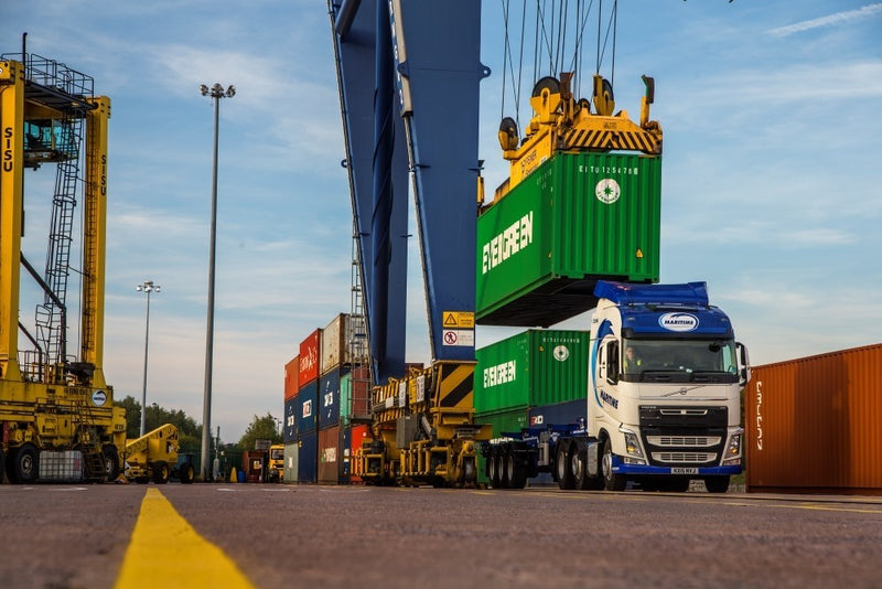 ギャラリービューアに画像をロードする, 【予約】4-6月以降発売予定Maritime Volvo FH04 Globetrotter XL with containertrailerトラック 建設機械模型 工事車両 TEKNO 1/50 ミニチュア