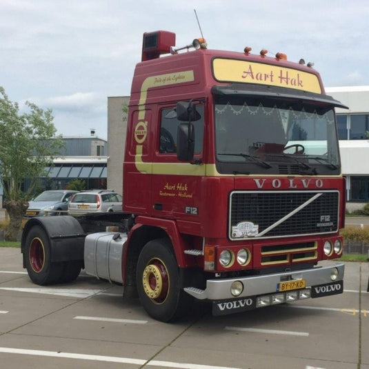 【予約】4-6月以降発売予定Hak, Aart Volvo F12 4x2トラクタ 建設機械模型 工事車両 TEKNO 1/50 ミニチュア