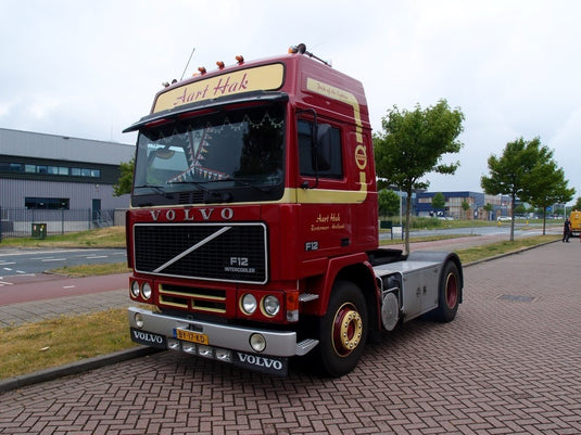 【予約】4-6月以降発売予定Hak, Aart Volvo F12 4x2トラクタ 建設機械模型 工事車両 TEKNO 1/50 ミニチュア