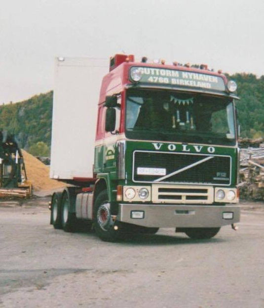 Nyhaven Volvo F12 Globetrotter 6x2トラクタ 建設機械模型 工事車両 TEKNO 1/50 ミニチュア
