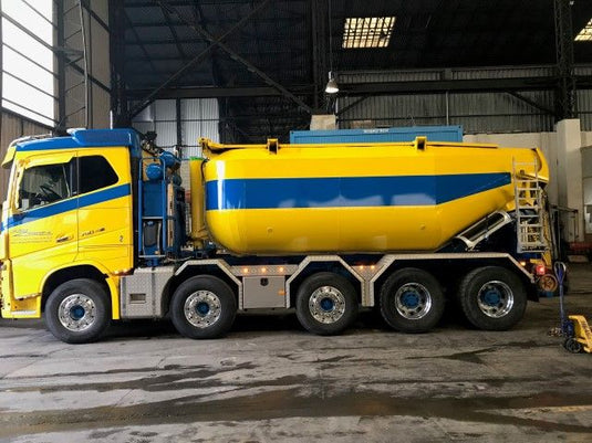 【予約】10-12月以降発売予定Paola, De Volvoボルボ FH04 met resin cement mixerトラック 建設機械模型 工事車両TEKNO 1/50 ミニチュア