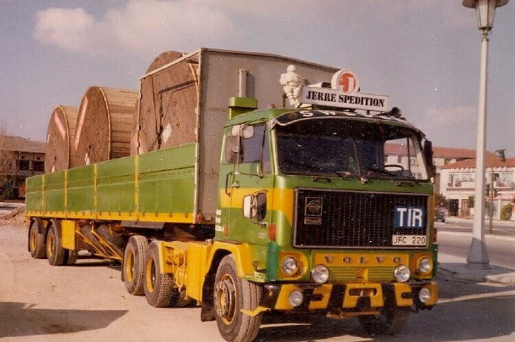ギャラリービューアに画像をロードする, 【予約】8-10月以降発売予定Ivans Akeri Volvo F89 with 2軸 Classic tilt semitrailerトラック/建設機械模型 工事車両 Tekno 1/50 ミニチュア