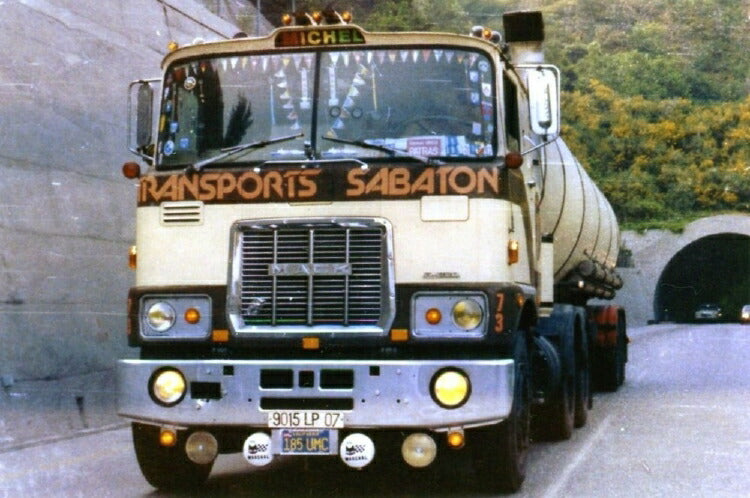 ギャラリービューアに画像をロードする, 【予約】10-12月以降発売予定Sabaton Mack F700 with classic tanktrailerトラック/建設機械模型 工事車両 Tekno 1/50 ミニチュア