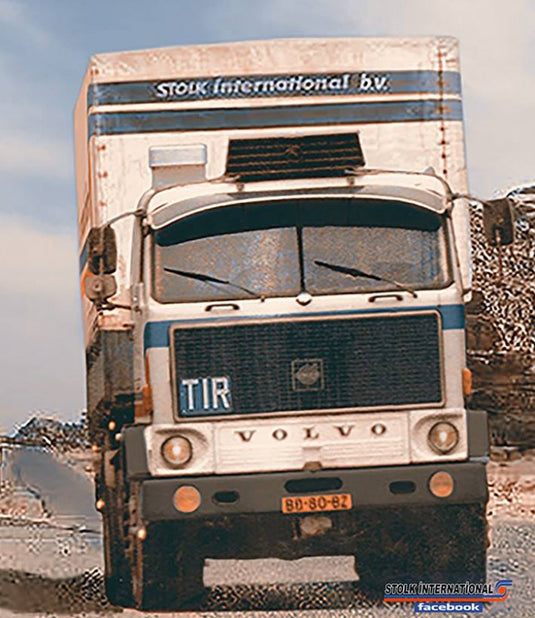 【予約】2019年7-9月以降発売予定Volvo F89 with Classic tilt セミトレーラートラック  /建設機械模型 工事車両 TEKNO 1/50 ミニチュア