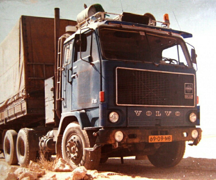 ギャラリービューアに画像をロードする, 【予約】2019年8-10月以降発売予定Ludwig, Hermann Volvo F88 with Classic tilt semitrailer トラック /建設機械模型 工事車両 TEKNO 1/50 ミニチュア