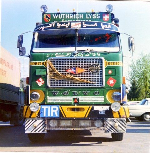 【予約】2020年1-3月以降発売予定Wuthrich Orient Express Volvoボルボ F88 met klassieke 2-assige aanhanger met huifopbouwトラック 建設機械模型 工事車両TEKNO 1/50 ミニチュア