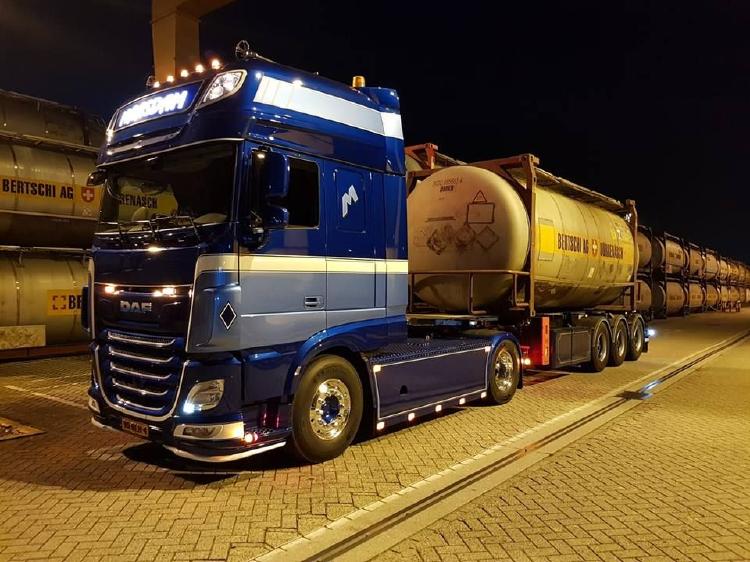 ギャラリービューアに画像をロードする, 【予約】10-12月以降発売予定Maasdam DAF Euro 6 Super Space Cab 4x2 met swap tankcontainer opleggerトレーラー 建設機械模型 工事車両TEKNO 1/50 ミニチュア