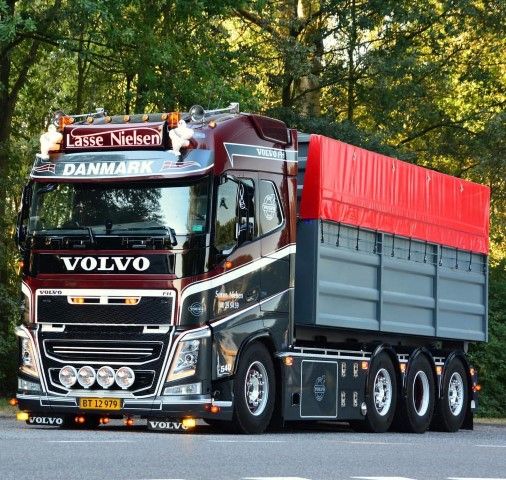 ギャラリービューアに画像をロードする, 【予約】10-12月以降発売予定Vognmand Soren Nielsen Volvoボルボ FH04 Globetrotter motorwagen met asfaltcontainerトラック 建設機械模型 工事車両TEKNO 1/50 ミニチュア