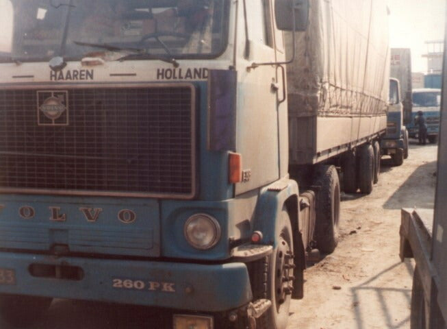 ギャラリービューアに画像をロードする, 【予約】8-10月以降発売予定Kluitmans dirty Volvo F89 met 2-assige huifoplegger - dirty トラック/Tekno 建設機械模型 工事車両 1/50 ミニチュア