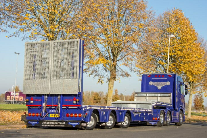 ギャラリービューアに画像をロードする, 【予約】12月以降発売予定Scania Next Gen GRRR-V8 R-serie met -assige dieplader. Speciale onderdelen: achterwand, slangenrek, oprijplaten en zijafscherming. TEKNO 1/50 建設機械 模型ミニカー はたらく車重機 トラック トレーラー