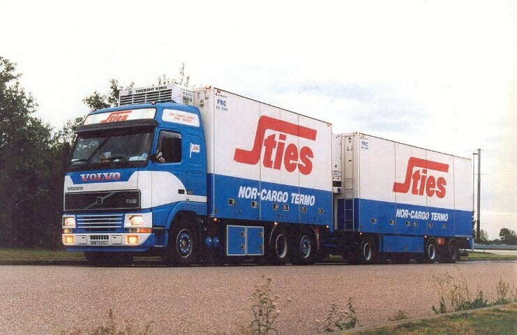 ギャラリービューアに画像をロードする, 【予約】10-12月以降発売予定Sties Volvo FH01 Globetrotter motorwagen met 3-assigeトラック /Tekno 1/50 建設機械 模型ミニカー はたらく車 重機