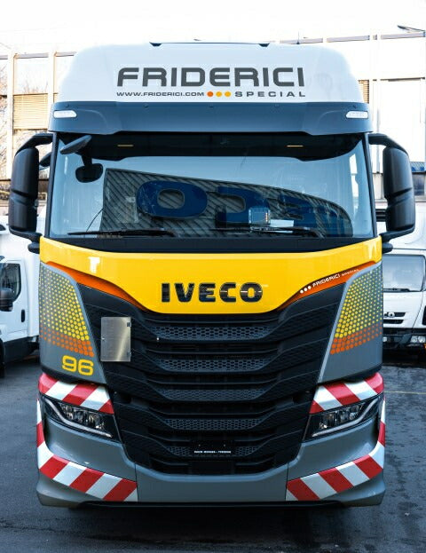 【予約】8-10月以降発売予定Friderici Iveco S-way met 3-assige volume oplegger  トラック/Tekno 建設機械模型 工事車両 1/50 ミニチュア