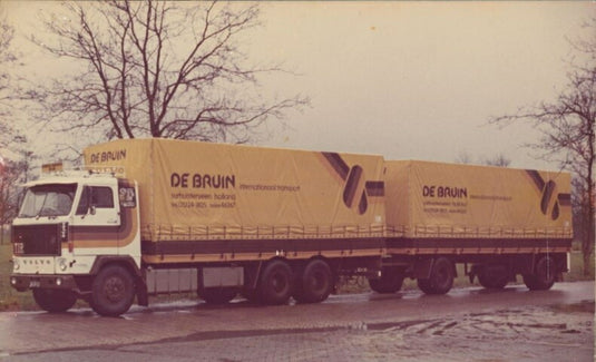 【予約】2023年3月以降発売予定Bruin, De Volvo F89 6x2 motorwagen met 2-assige huifaanhangerトラック /建設機械模型 工事車両 Tekno 1/50 ミニチュア