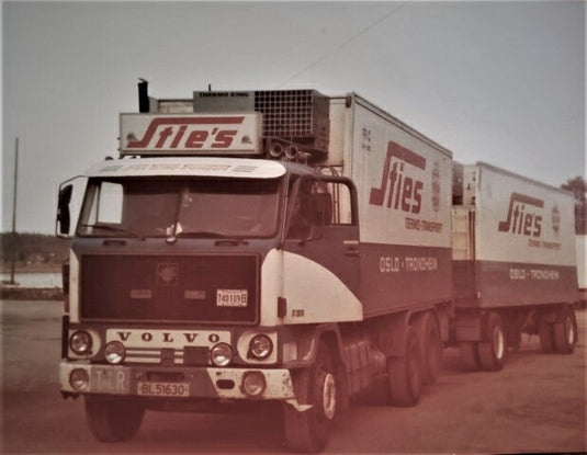 【予約】2023年3月以降発売予定Sties Volvo F89 motorwagen met aanhangwagenトラック /建設機械模型 工事車両 Tekno 1/50 ミニチュア