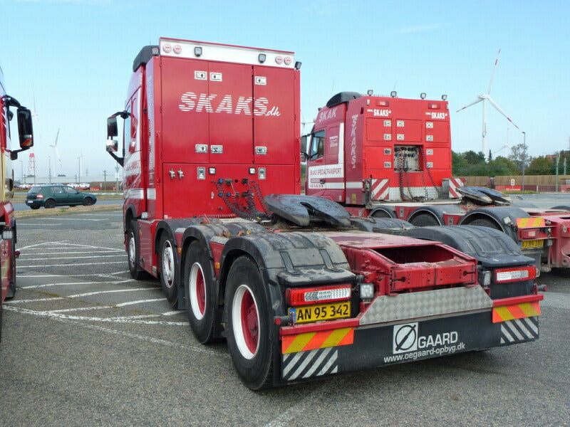 ギャラリービューアに画像をロードする, 【予約】2018年1-3月以降発売予定Skaks Specialtransport Volvo FH4 Globetrotter Nooteboomノーテブーム Mega Windmill トレーラー (3 + 7軸)トレーラー 建設機械模型 工事車両 WSI 1/50 ミニチュア