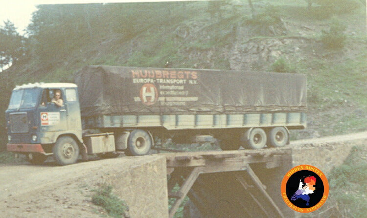 ギャラリービューアに画像をロードする, 【予約】6-8月以降発売予定Huijbregts VOLVO F88 4x2 CURTAINSIDE CLASSIC - 2軸トラック/建設機械模型 工事車両 WSI 1/50 ミニチュア